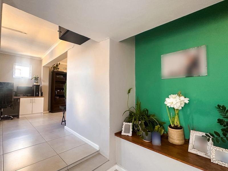 3 Bedroom Property for Sale in Wellway Park East Western Cape